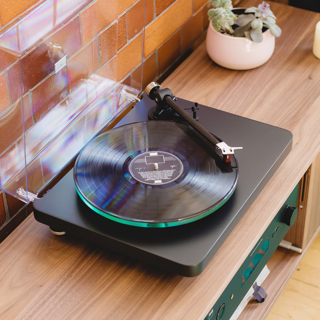 NAD C 588 Turntable